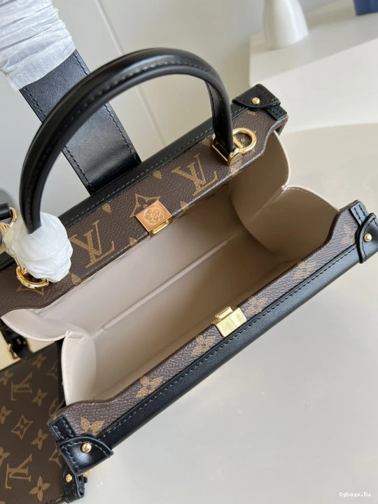 LOUIS PETITE V MALLE VUITTON 0601